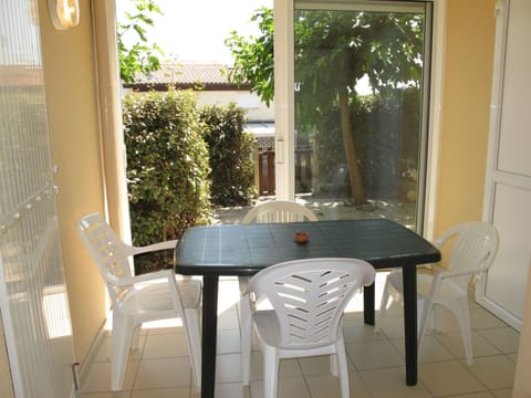 Table, Furniture, Property, Plant, Chair, Wood, Shade, Interior Design, Rectangle