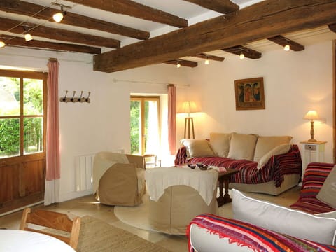 Property, Furniture, Building, Window, Comfort, Wood, Interior Design, Lighting, Shade, Lamp