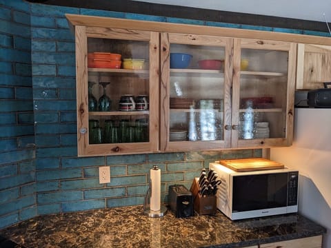 Glass Front Upper Cabinets Makes Finding Dishes and Glasses Easy!