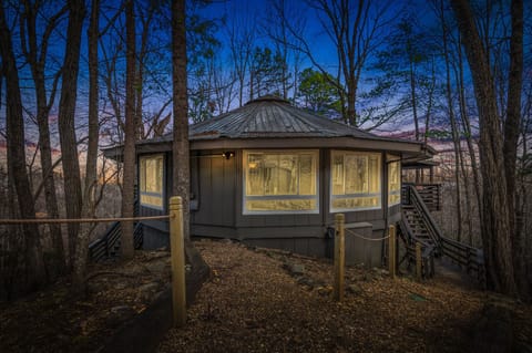 Secluded Peaceful Cabin.