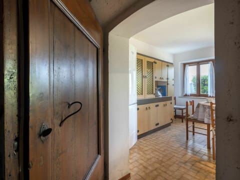 Furniture, Cabinetry, Wood, Lighting, Houseplant, Building, Architecture, Wood Stain, Floor