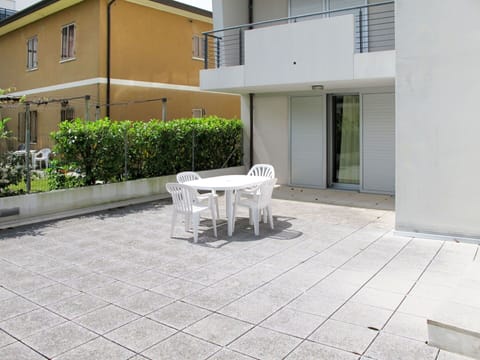 Property, Building, House, Residential Area, Real Estate, Floor, Architecture, Apartment, Home, Room