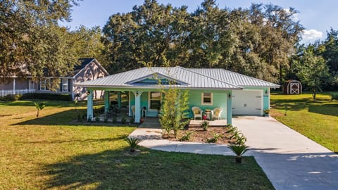 Central Florida home features vibrant colors