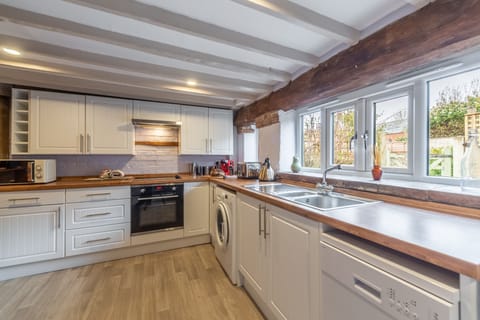 Ground floor: Kitchen