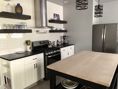 Gas stove/oven with pot filler