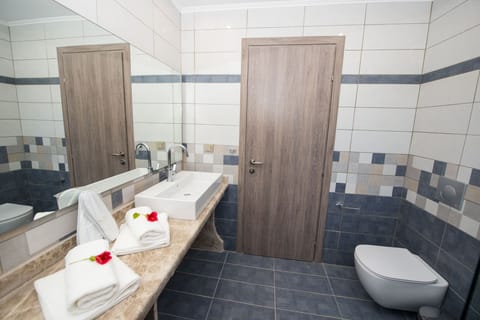 Erikousa Palace Suite M16 Bathroom