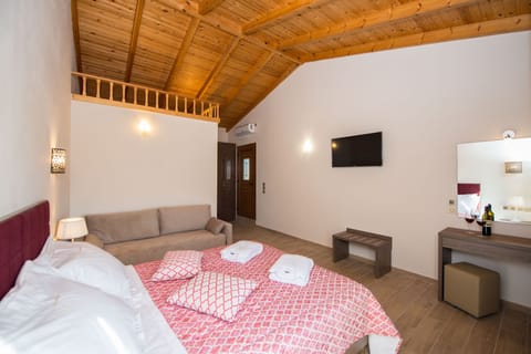 Erikousa Palace Suite M16 Bedroom