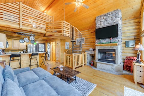 Living Room | Free WiFi | Cable TV | Central Heat | A/C Units | 2nd Floor