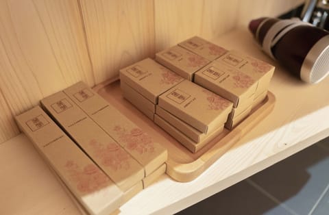 Bathroom amenities