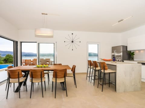 Room, Furniture, Dining Room, Property, Interior Design, Building, Floor, Ceiling, Table, Real Estate