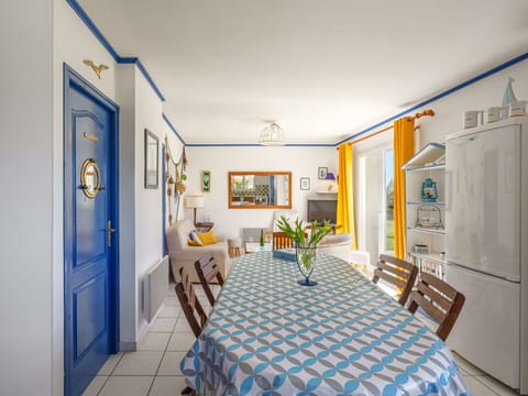 Picture Frame, Table, Property, Furniture, Cabinetry, Plant, Houseplant, Azure, Chair, Decoration