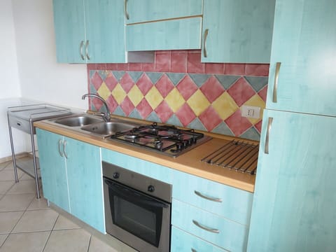 Kitchen, Major Appliance, Kitchen Stove, Kitchen Appliance, Stove, Countertop, Wood, Gas Stove, Flooring, Cooktop