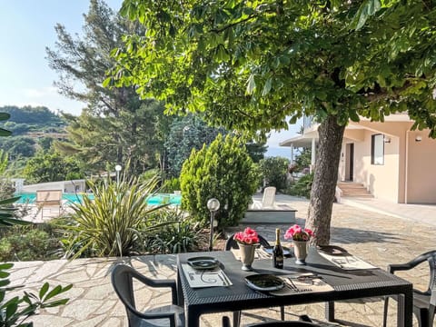 Outdoor Furniture, Shade, Garden, Resort, Chair, Landscaping, Eco Hotel, Outdoor Table, Tropics, Houseplant