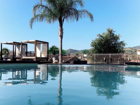 Water, Swimming Pool, Tree, Reflecting Pool, Property, Sky, House, Architecture, Resort, Palm Tree