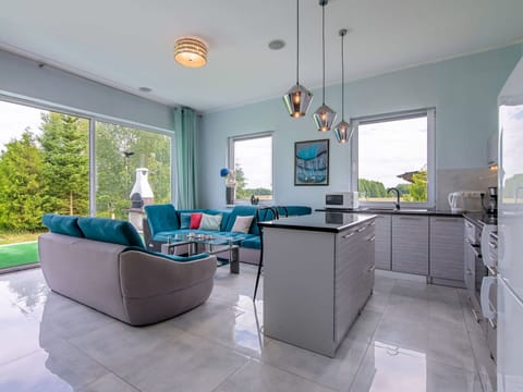 Table, Furniture, Couch, Cabinetry, Houseplant, Plant, Interior Design, Flooring, Chair, Countertop