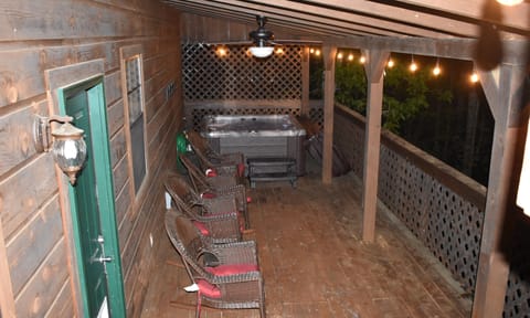 Hot Tub Deck off of Game room (2nd Deck!)