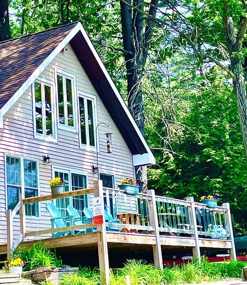 Custom glass balusters on the deck for an unfiltered, beautiful water view. 