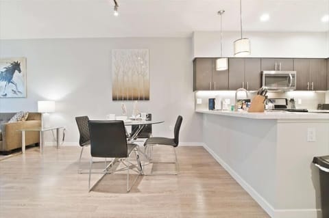 North Peninsula Menlo Park 1 Bedroom Dining Room