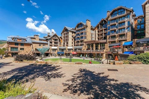 Summer Plaza View - Solaris Residences Vail
