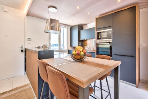 cook top, oven, microwave, dishwasher, washing-machine, dryer, hood, 