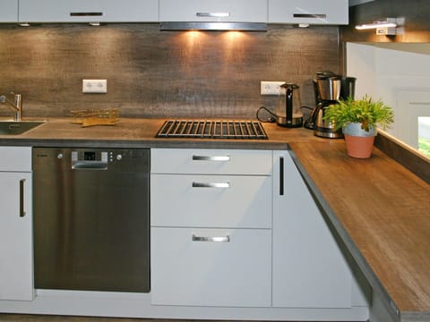 Bed, Bedroom, Wood, Floor, Flooring, Interior Design, Bed Sheet, Furniture, Bedding, Ceiling