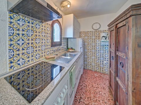 Cabinetry, Azure, Countertop, Wood, Lighting, Interior Design, Flooring, Floor, Wall, Real Estate