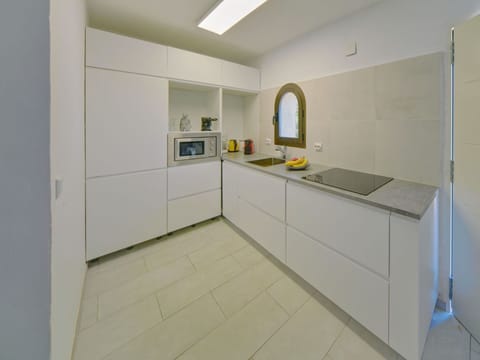 Cabinetry, Countertop, House, Flooring, Floor, Kitchen, Gas, Major Appliance, Ceiling, Houseplant