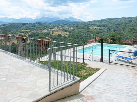 Property, Handrail, Swimming Pool, Iron, Real Estate, Architecture, Guard Rail, Leisure, House, Fence