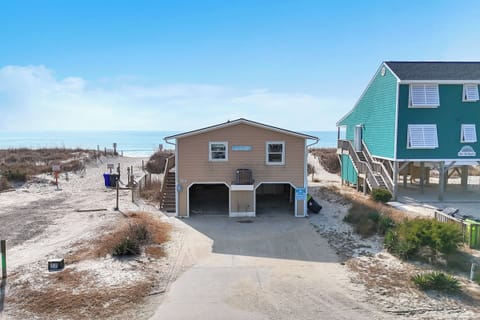 Exterior - Streetside / Overlooking the Ocean