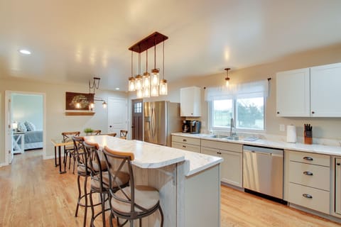 Kitchen | Knife Set | Drip Coffee Maker | Keurig Coffee Maker | Dishwasher