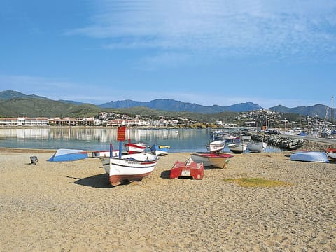 Water, Boat, Sky, Water Resources, Vehicle, Watercraft, Mountain, Infrastructure, Lake, Coastal And Oceanic Landforms