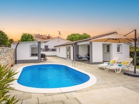 House, Residential Area, Home, Roof, Composite Material, Estate, Cottage, Shade, Swimming Pool, Villa