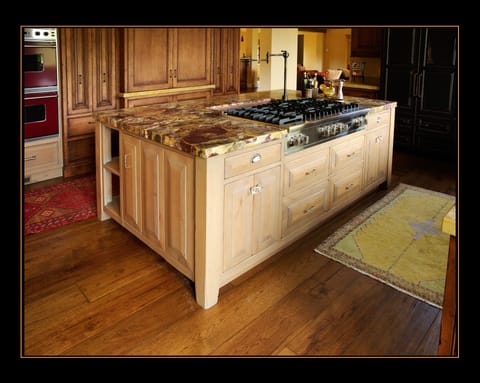 kitchen island, range