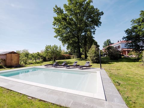 Property, Swimming Pool, House, Home, Real Estate, Residential Area, Backyard, Grass, Building, Architecture