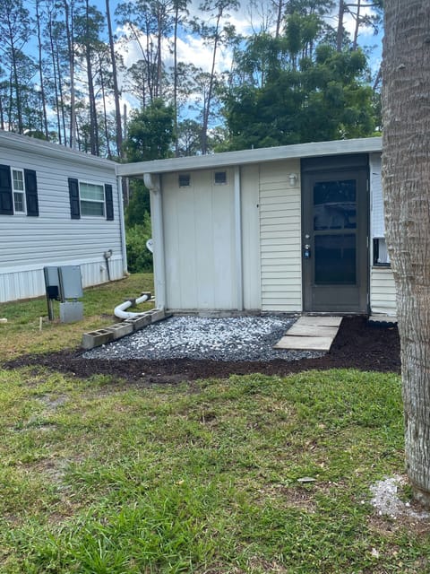 Side driveway. Room for second car or trailer 