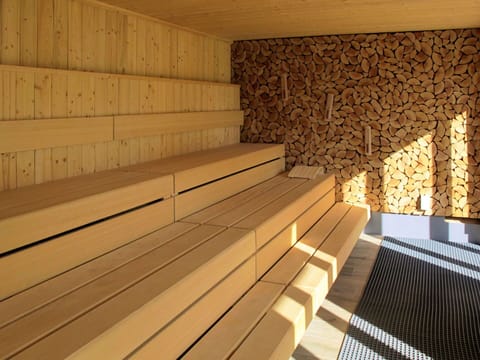 Wood, Flooring, Floor, Material Property, Shade, Building, Tints And Shades, Hardwood, Ceiling