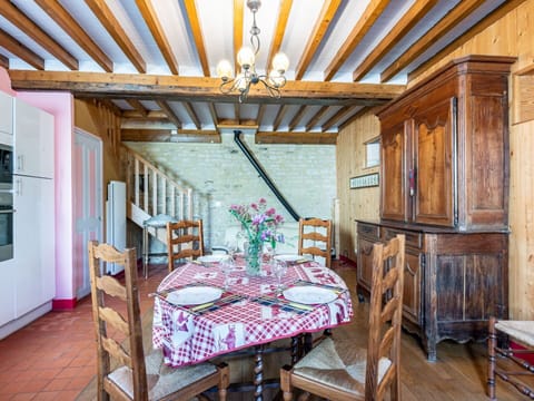 Table, Furniture, Plant, Property, Chair, Building, Window, Wood, Interior Design, Outdoor Furniture