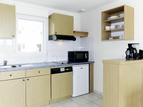 Room, Cabinetry, Furniture, Kitchen, Property, Countertop, Interior Design, Building, House, Floor