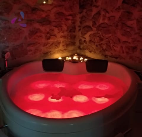 Indoor spa tub