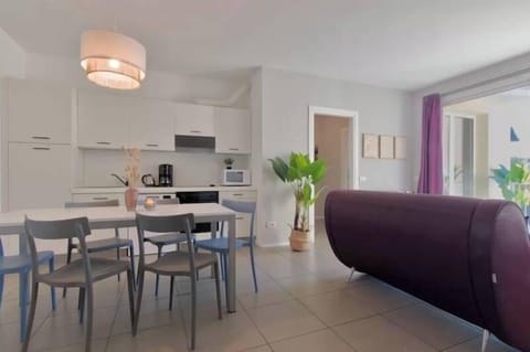 Open plan living, dining and kitchen