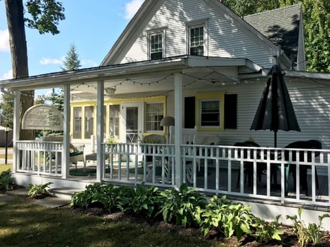 Back of house side view.