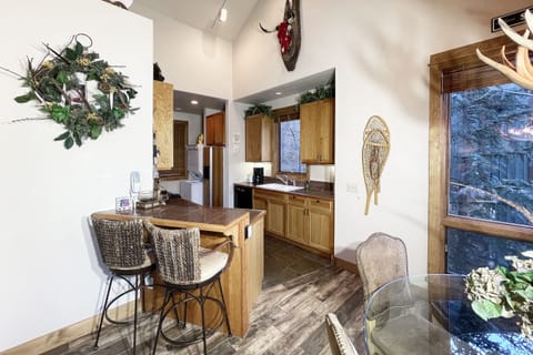 3.01-MV-Terraces-602-kitchen-2