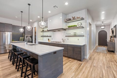 Spacious kitchen with island seating for up to 6 people