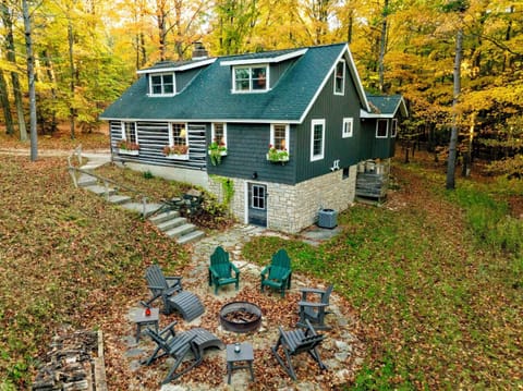 Fire pit area, firewood supplied, bean bag toss and fire starters available.