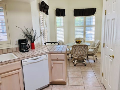 Kitchen, Dishwasher, Coffee maker, Pantry (R)