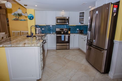 Remodeled Kitchen w/Stainless Appliances