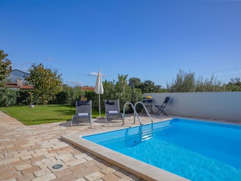 Water, Sky, Swimming Pool, Plant, Azure, Building, Rectangle, Shade, Tree, Leisure