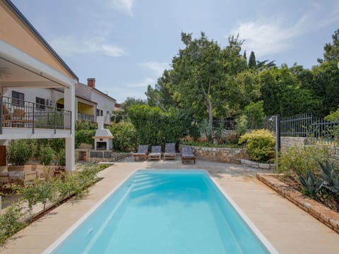Sky, Water, Cloud, Plant, Property, Azure, Building, Swimming Pool, Tree, Shade