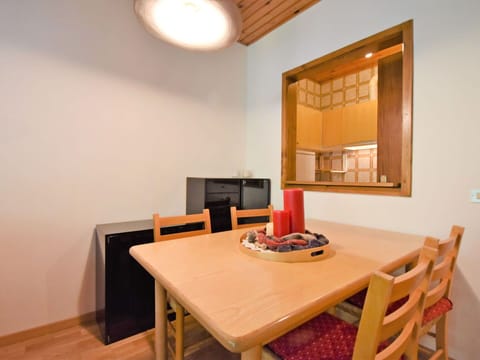 Room, Property, Furniture, Interior Design, Dining Room, Table, Building, House, Floor, Real Estate