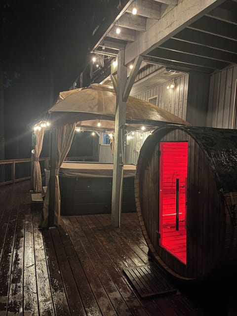 Reinvigorate at the lake - Sauna/Hot Tub or both